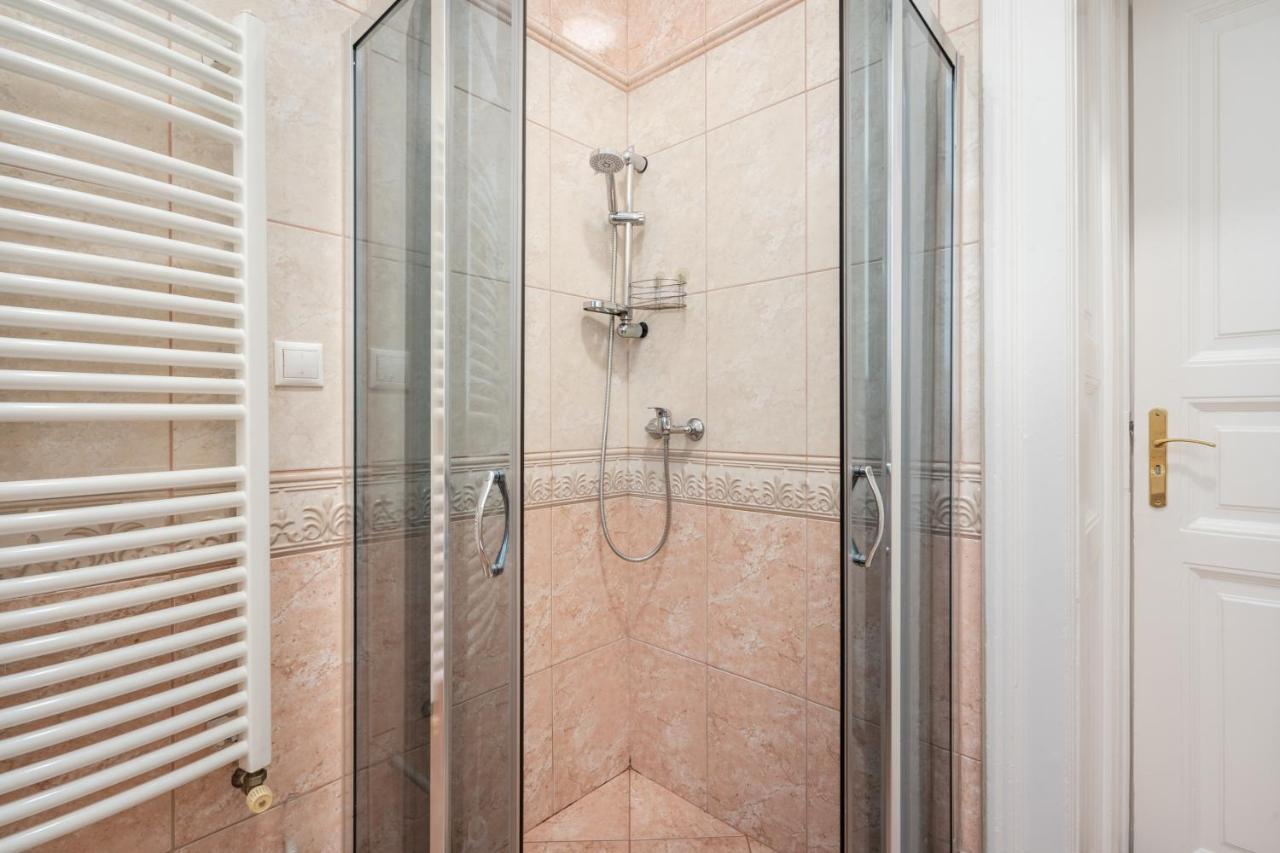 Apartament Megszunt - Erzsebet Krt 37 *